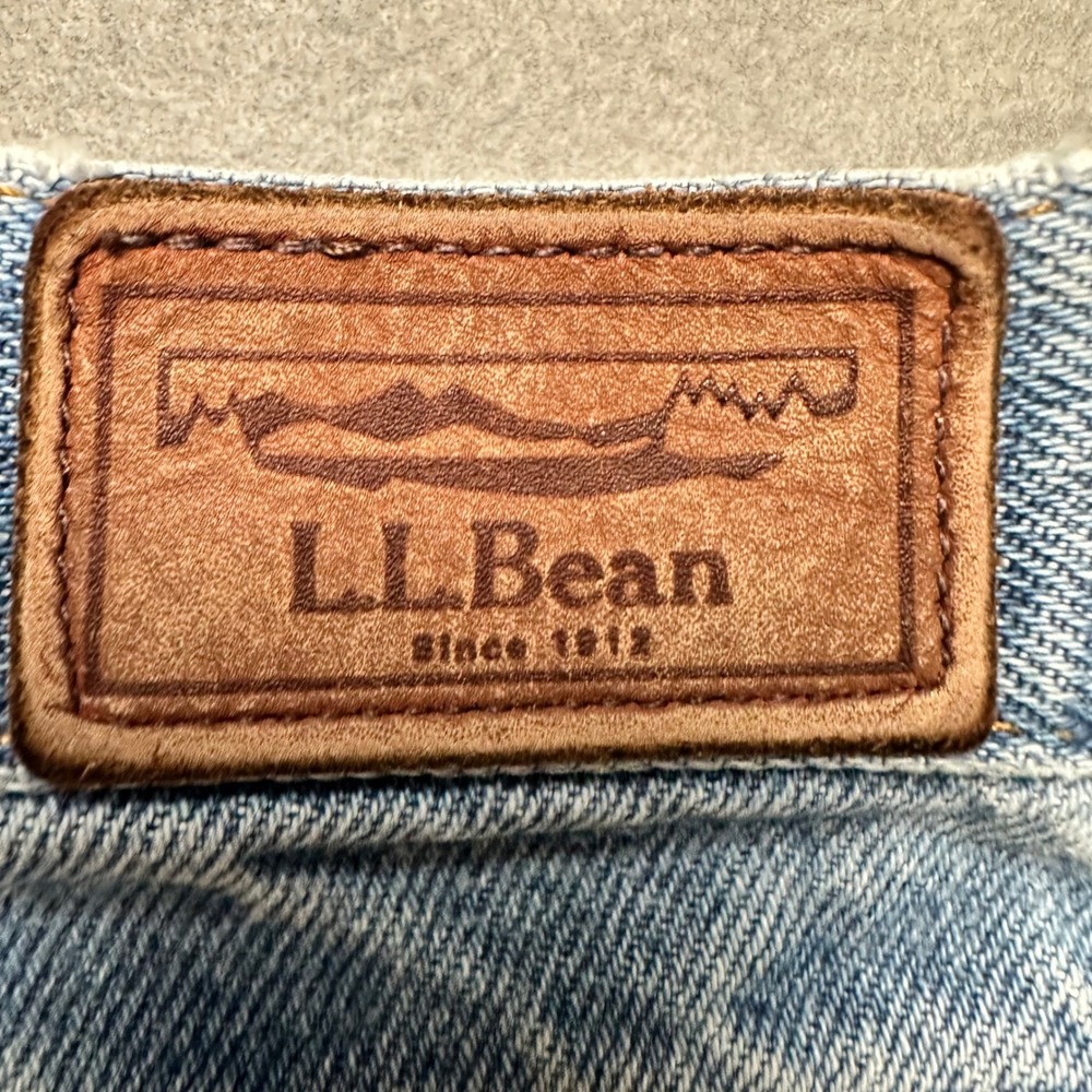LL Bean Classic Fit Jeans Mens 40x30 Light Wash Blue Cotton Denim Straight Leg - Picture 11 of 12